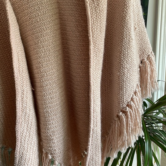 Modena Shawl - Picture 2 of 6